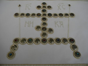 Белый шитье жемчугом с серебрянными дробницами